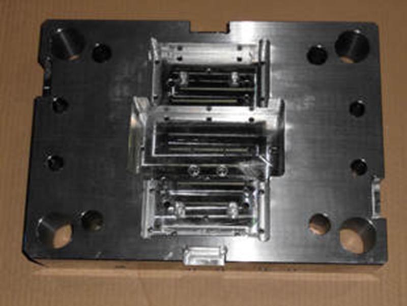 蛟河精密塑料模-06